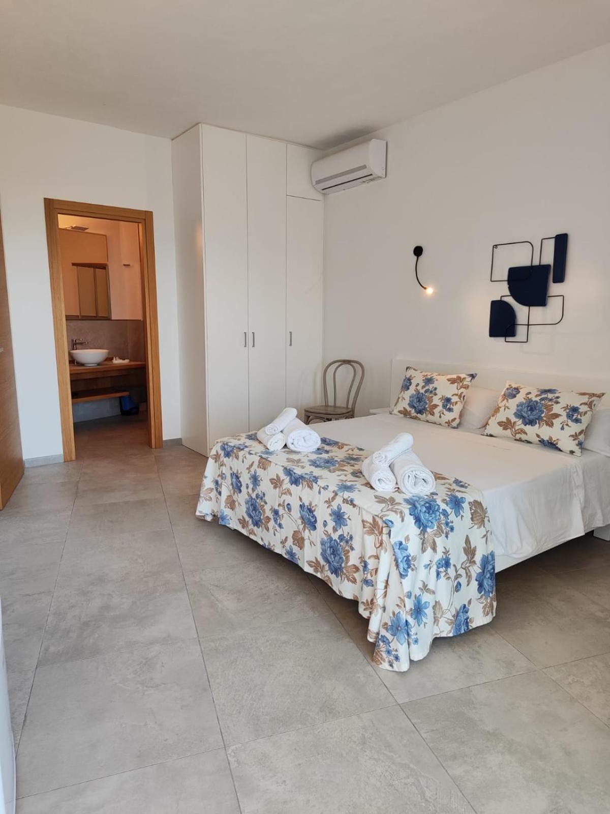 Rooms, Affittacamere Maksim Golfo Aranci Zewnętrze zdjęcie