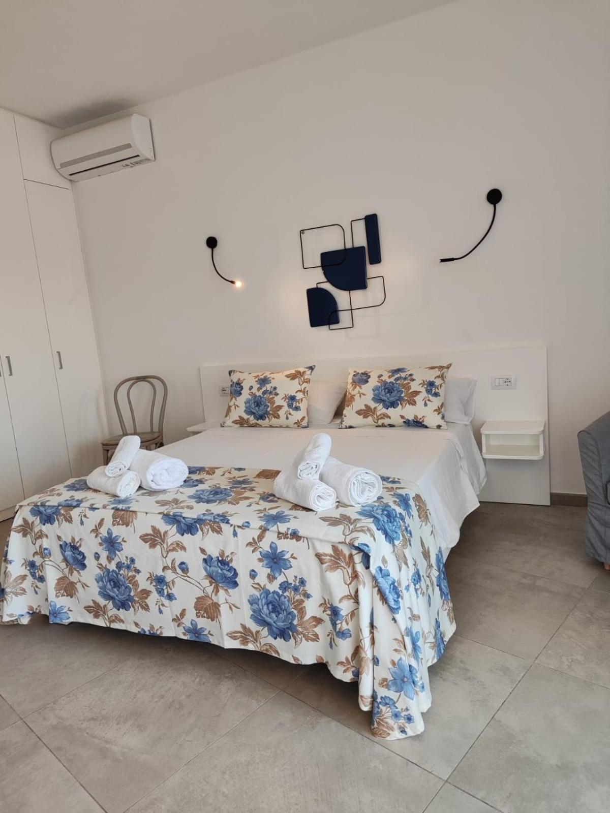Rooms, Affittacamere Maksim Golfo Aranci Zewnętrze zdjęcie