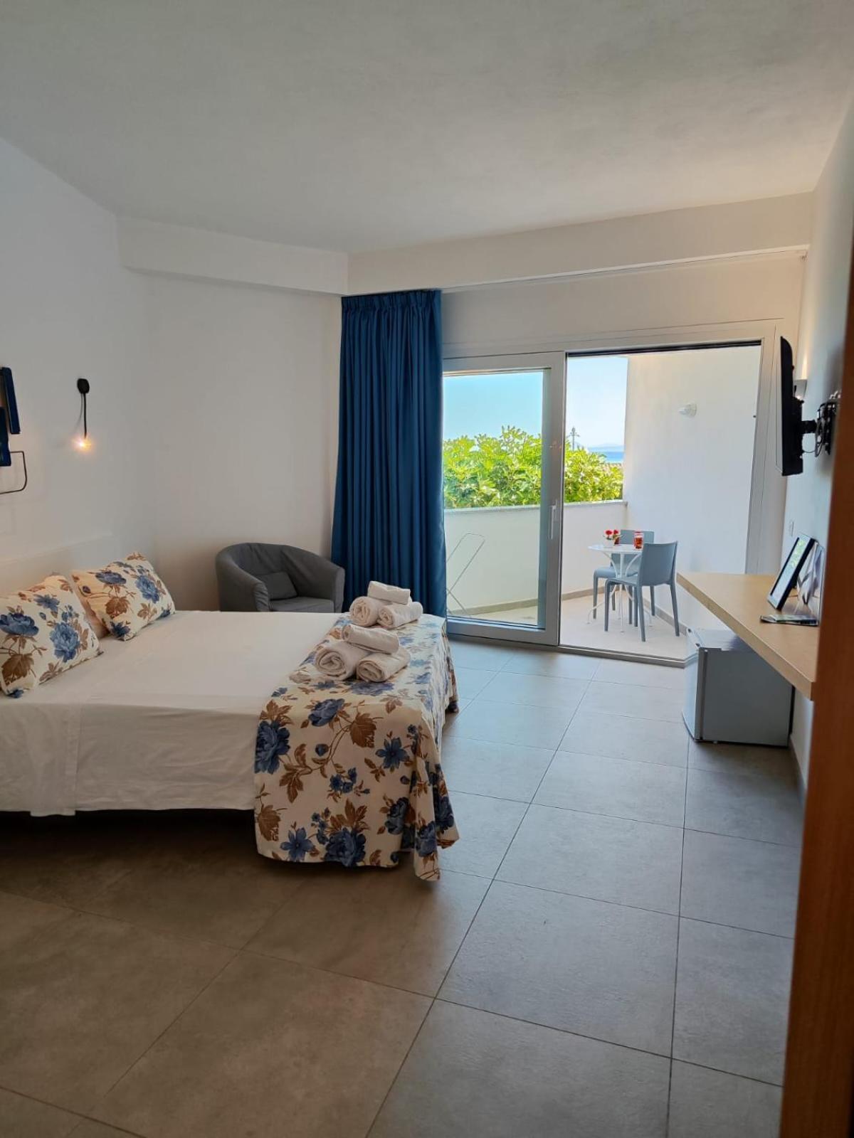 Rooms, Affittacamere Maksim Golfo Aranci Zewnętrze zdjęcie