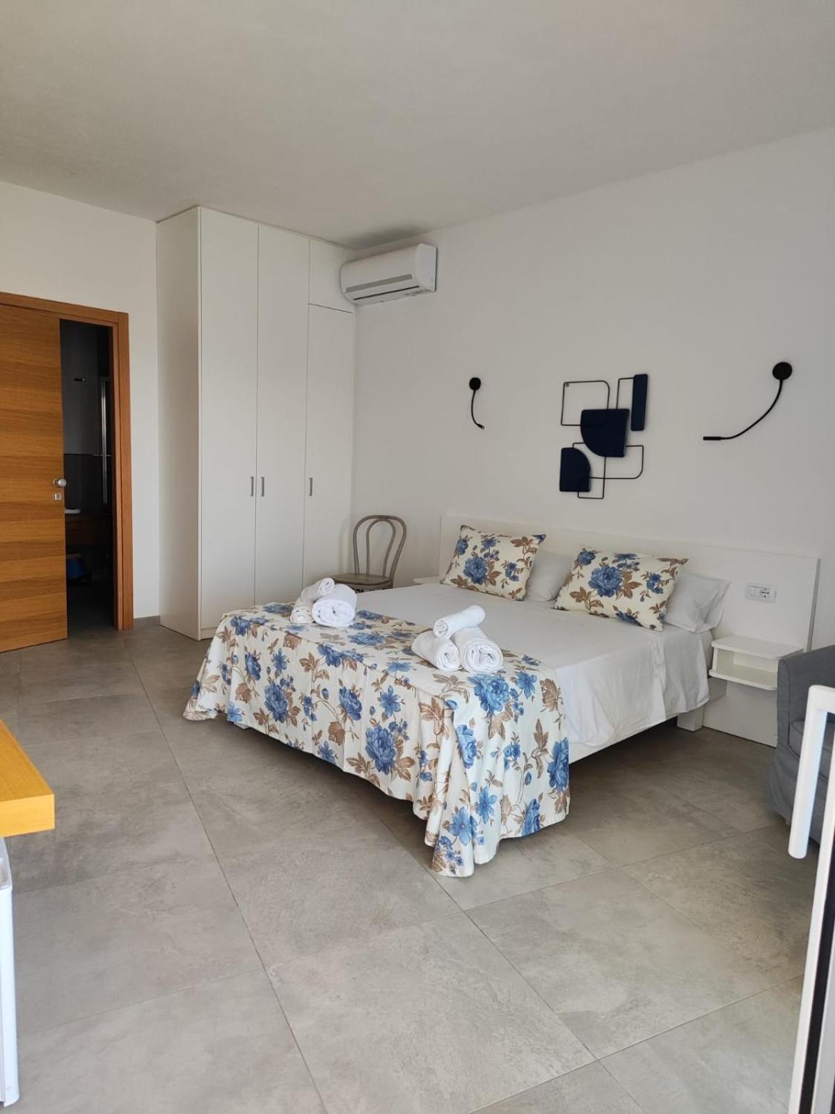 Rooms, Affittacamere Maksim Golfo Aranci Zewnętrze zdjęcie