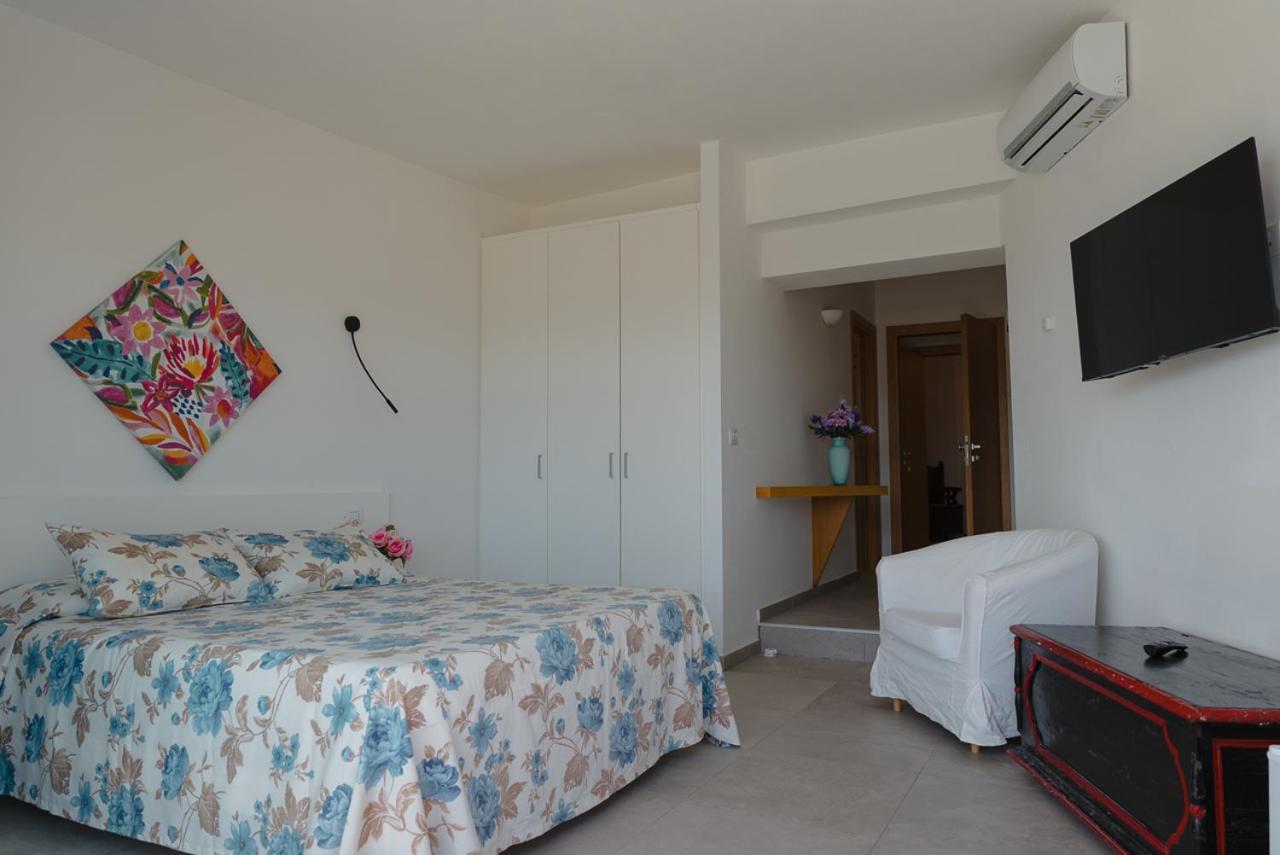 Rooms, Affittacamere Maksim Golfo Aranci Zewnętrze zdjęcie