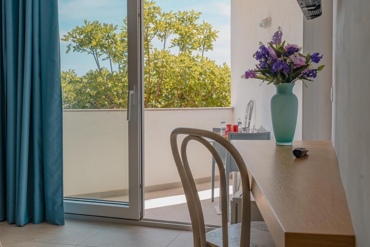 Rooms, Affittacamere Maksim Golfo Aranci Zewnętrze zdjęcie